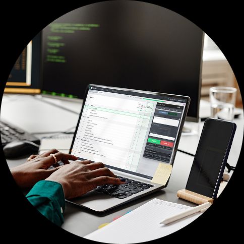 Image of someone typing at a laptop using testpad@